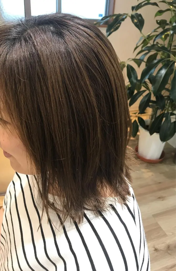 ミディアム カット 稲荷 友美のヘアスタイル