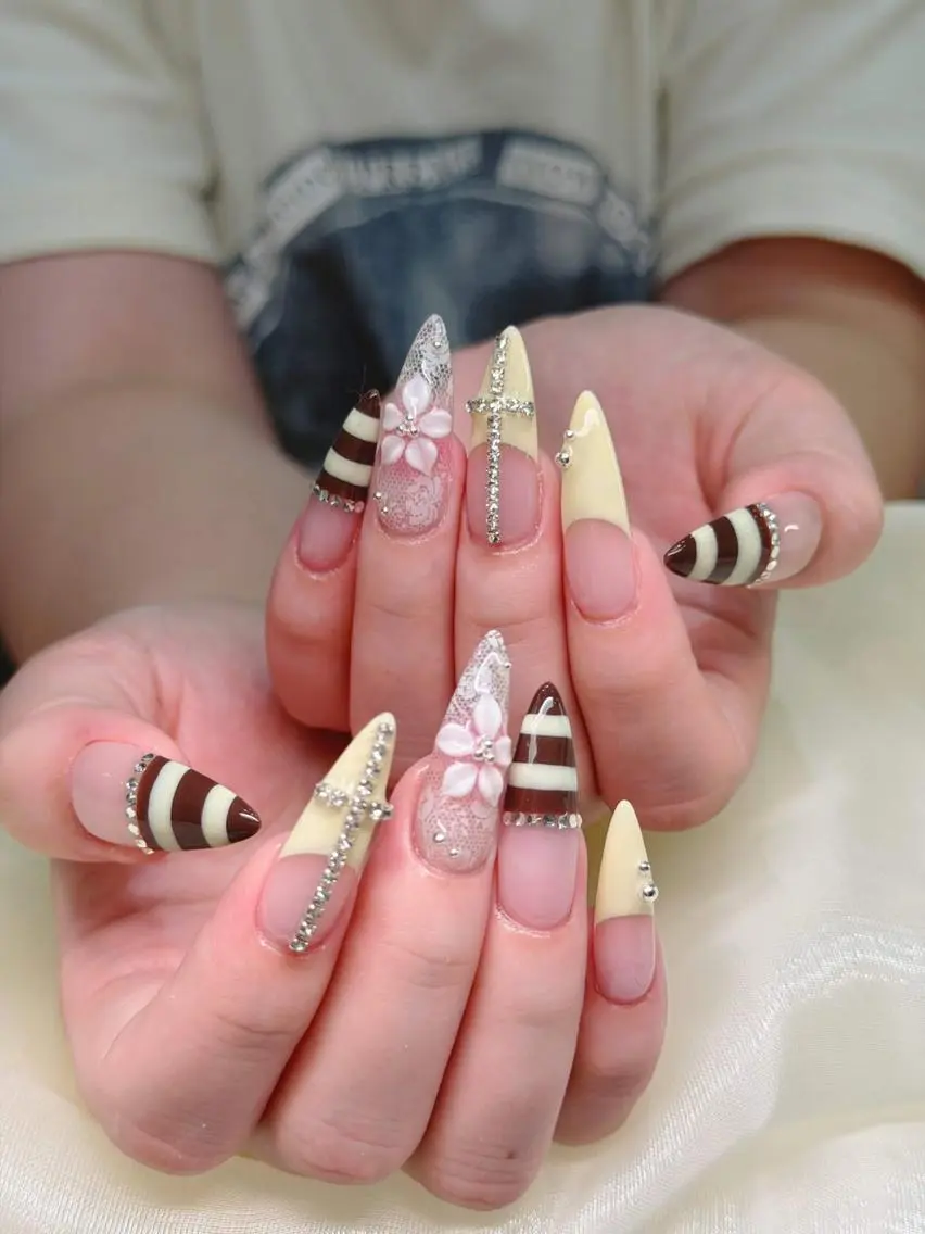 ネイル オーロラネイル ブルー チークネイル フットネイル フレンチネイル ハンドネイル NAILS168 池袋店のネイルデザイン