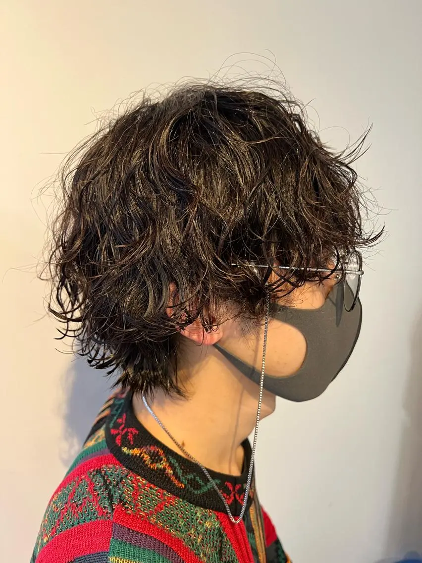 ミディアム パーマ メンズ ミディアムパーマ メンズパーマ 波巻きパーマ スパイラルパーマ 🤍中野 レオ🤍のヘアスタイル