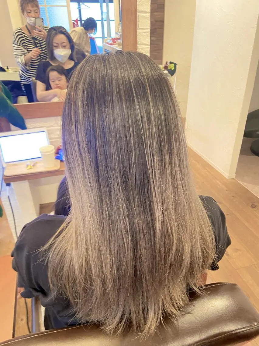 カラー バレイヤージュ ブリーチ ハイライトカラー 井上 歩美のヘアスタイル