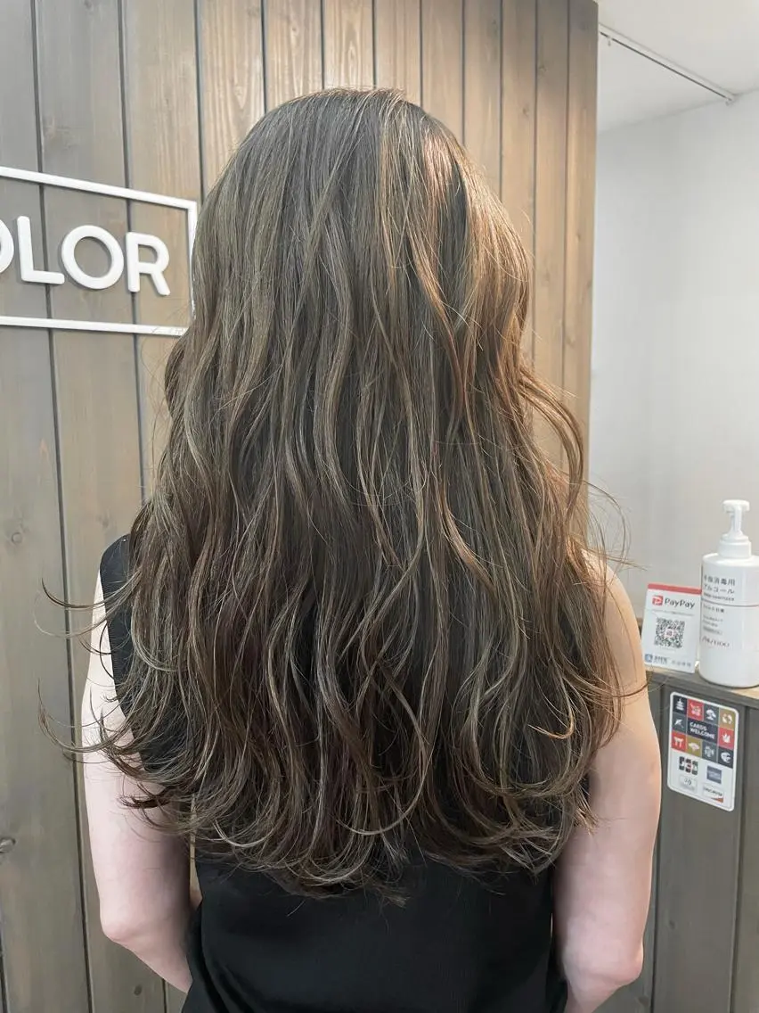 セミロング カラー パーマ ヘアアレンジ ベージュカラー グレージュ ハイライトカラー 外国人風カラー ハイライト ARISA 学芸大学/海外ヘアのヘアスタイル