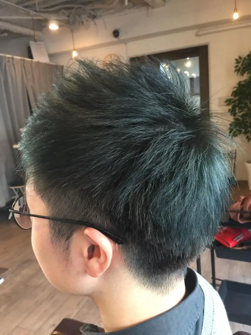 ショート カラー メンズ メンズブリーチ アッシュ ブリーチ ネイビーカラー 美髪・艶髪特化美容師 RYOJIのヘアスタイル