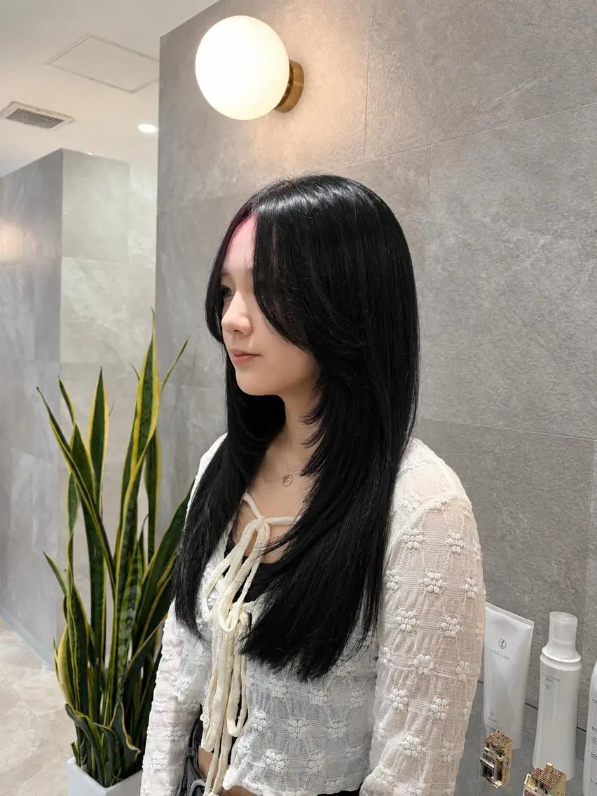 ロング レイヤーカット 韓国ヘアケアブリーチ 莉奈のヘアスタイル