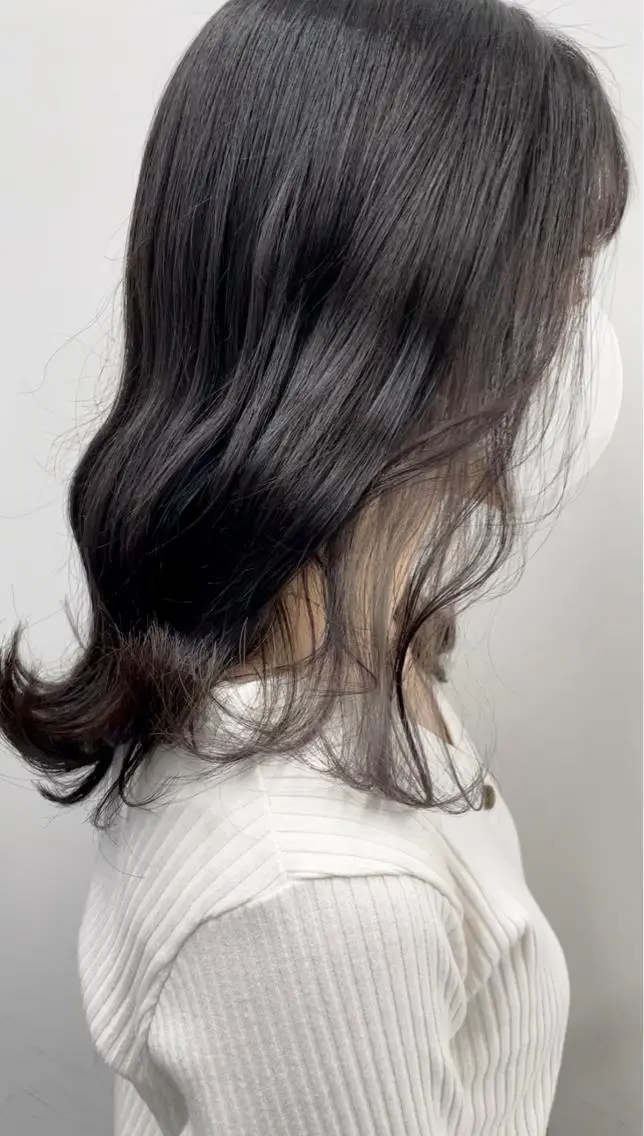 ミディアム カラー ヘアアレンジ ブリーチ インナーカラー シルバー ヘアカラー トリートメント 🦄インナーカラー 🦄貫井彩花のヘアスタイル