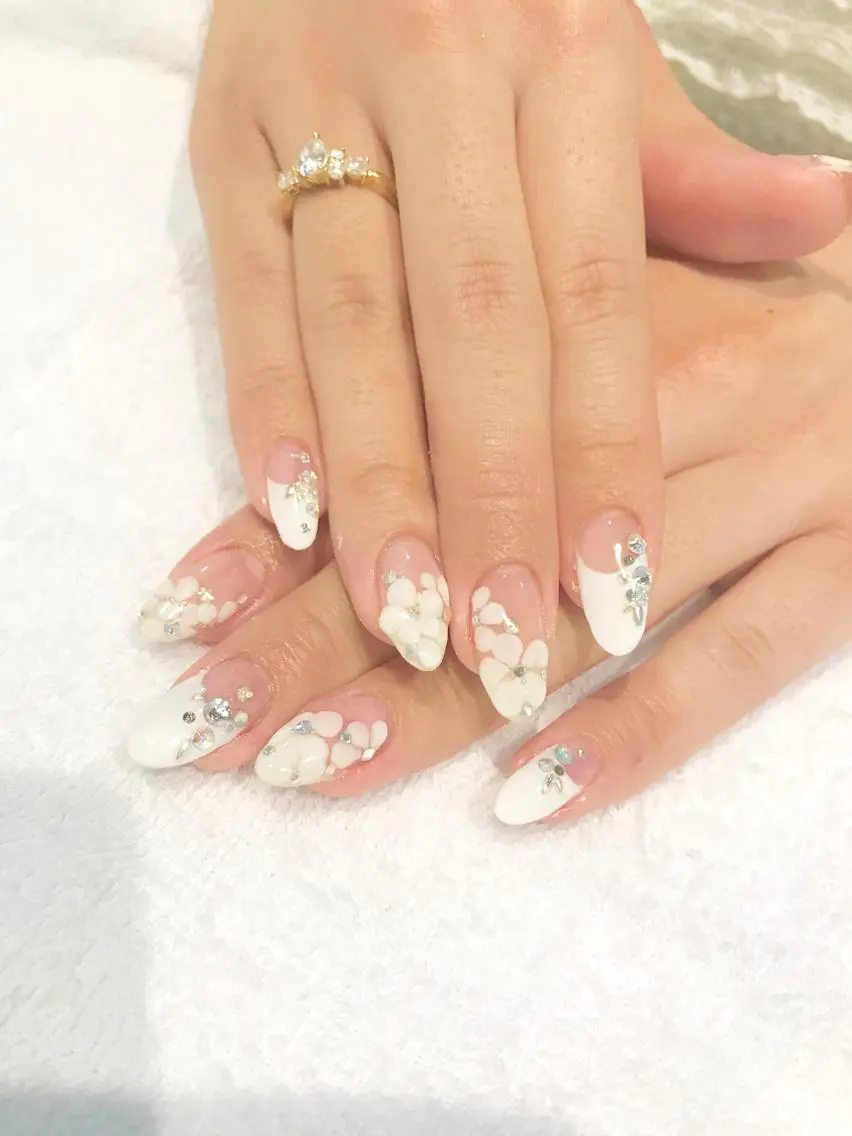 ネイル ホワイト NARUMI HYODOのネイルデザイン
