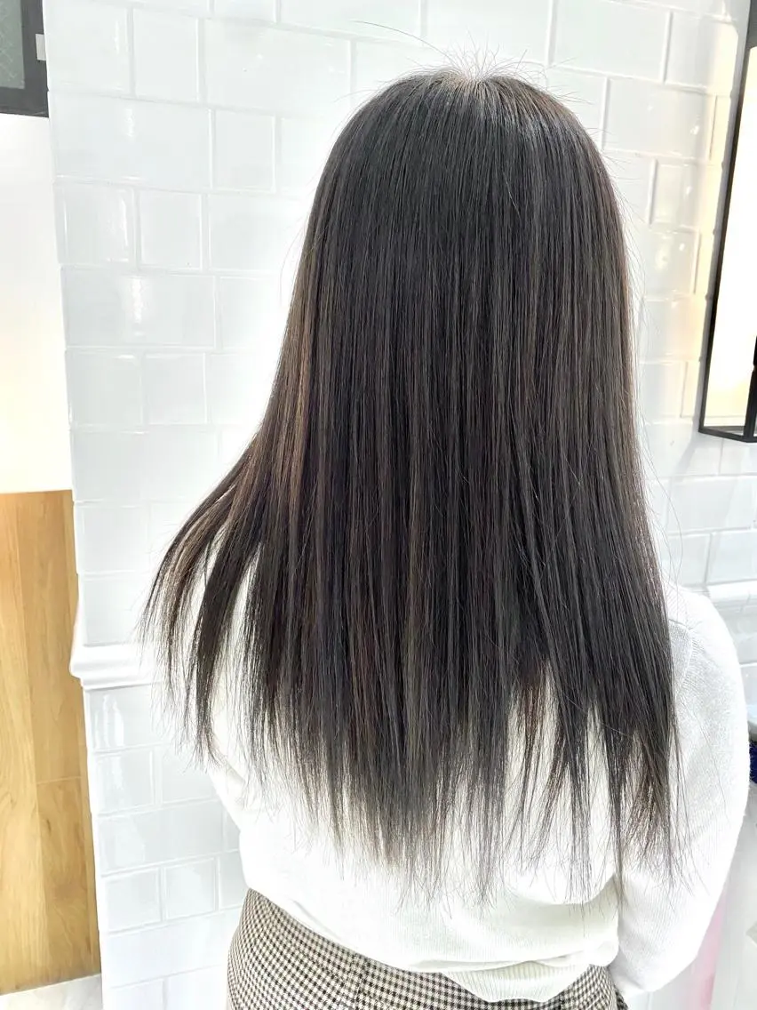 セミロング カラー ブリーチ 透明感カラー グレージュ イルミナカラー ブリーチなしカラー カット ヘアカラー トリートメント 谷合 貴志のヘアスタイル