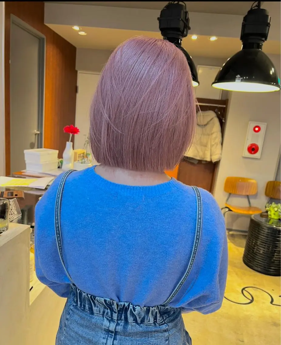 ミディアム カラー ミルクティーベージュ outaのヘアスタイル