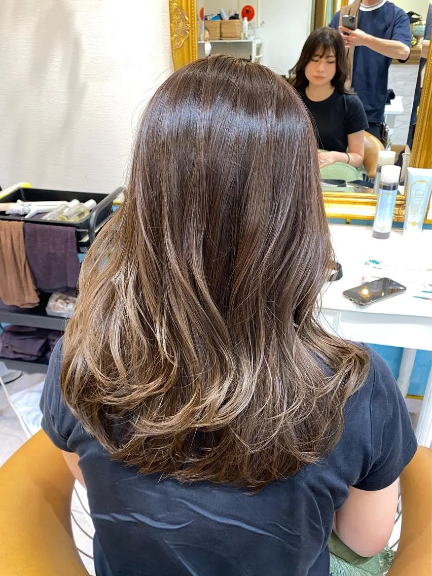 ミディアム カラー カット ヘアカラー トリートメント レイヤーカット /透明感カラー西田のヘアスタイル