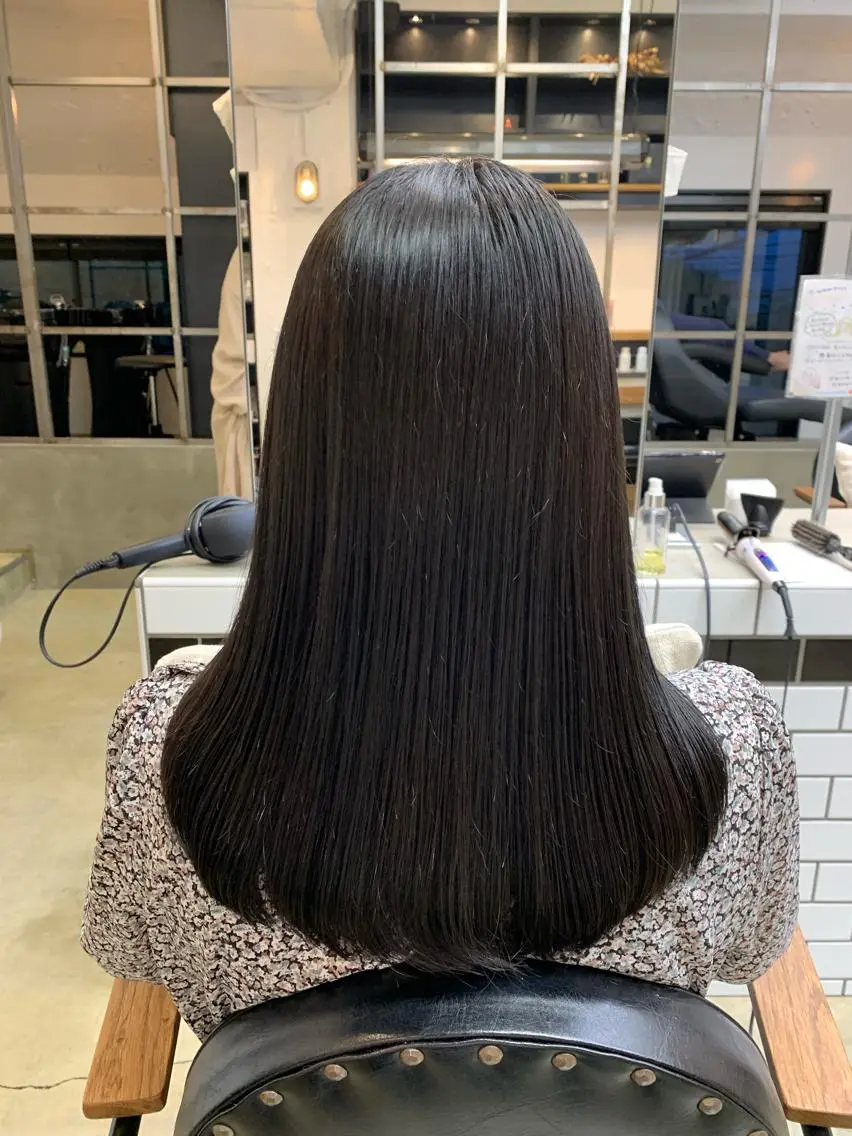 セミロング カラー トップ スタイリストのヘアスタイル
