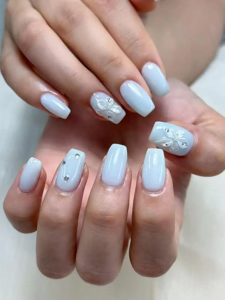 ネイル オーロラネイル ブルー チークネイル フットネイル フレンチネイル はる🎀ネイル& アイラッシュ🐈⬛のマツエク・マツパデザイン