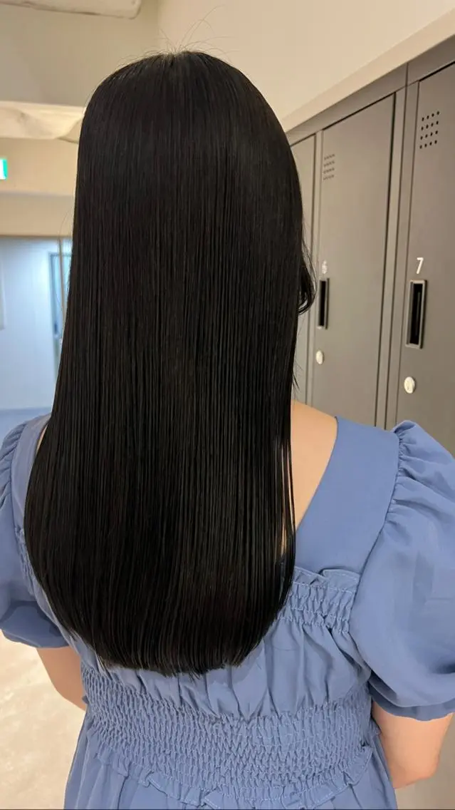 ロング カラー ダークグレー 暗髪カラー🫐パーマ おくだりんかのヘアスタイル