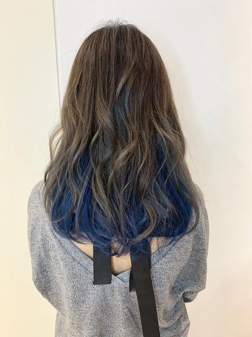 セミロング カラー ブリーチ ブルーカラー ケアブリーチ ネイビーカラー カット ヘアカラー トリートメント インナーエクステ渋谷 🦋KAJIのヘアスタイル