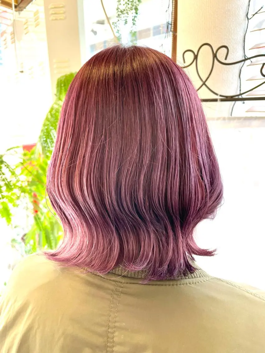 ミディアム カラー ブリーチ ケアブリーチ ダブルカラー ピンクカラー インナーカラー 推し ブリーチ 髪質改善のヘアスタイル