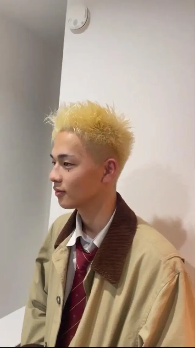 ショート カラー 本田 央介のヘアスタイル