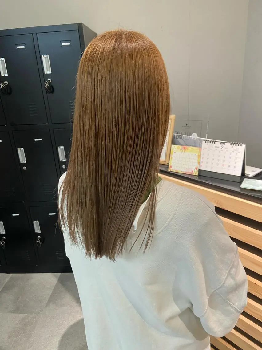 ミディアム カラー ベージュカラー ブリーチ ミルクティーベージュ ヘアカラー トリートメント ウルフカット レイヤーカット上柿のヘアスタイル