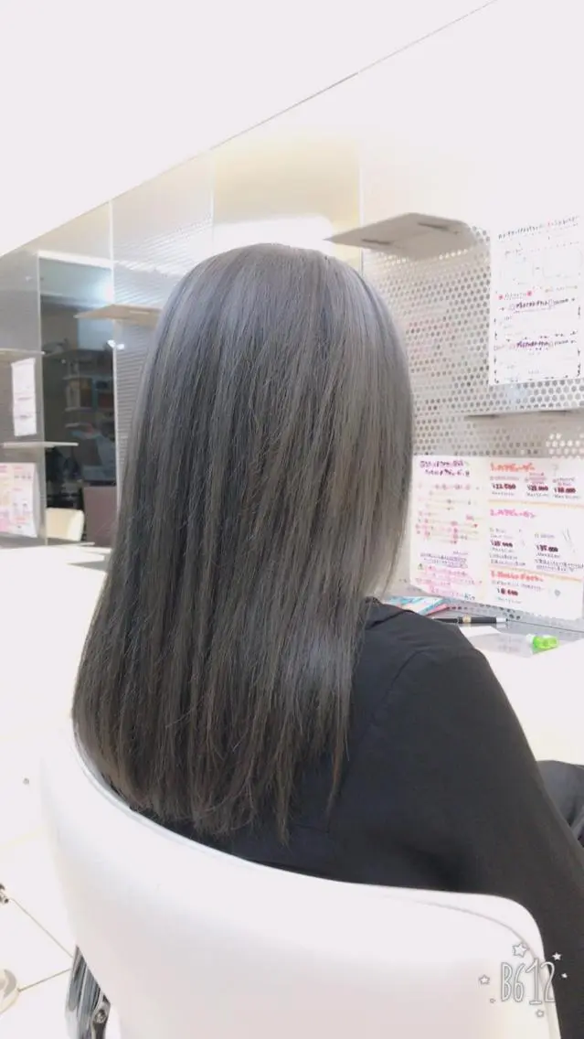 ロング カラー ブリーチ ブルーカラー ブルージュ 相武台ショート特化 💐川崎希💐のヘアスタイル
