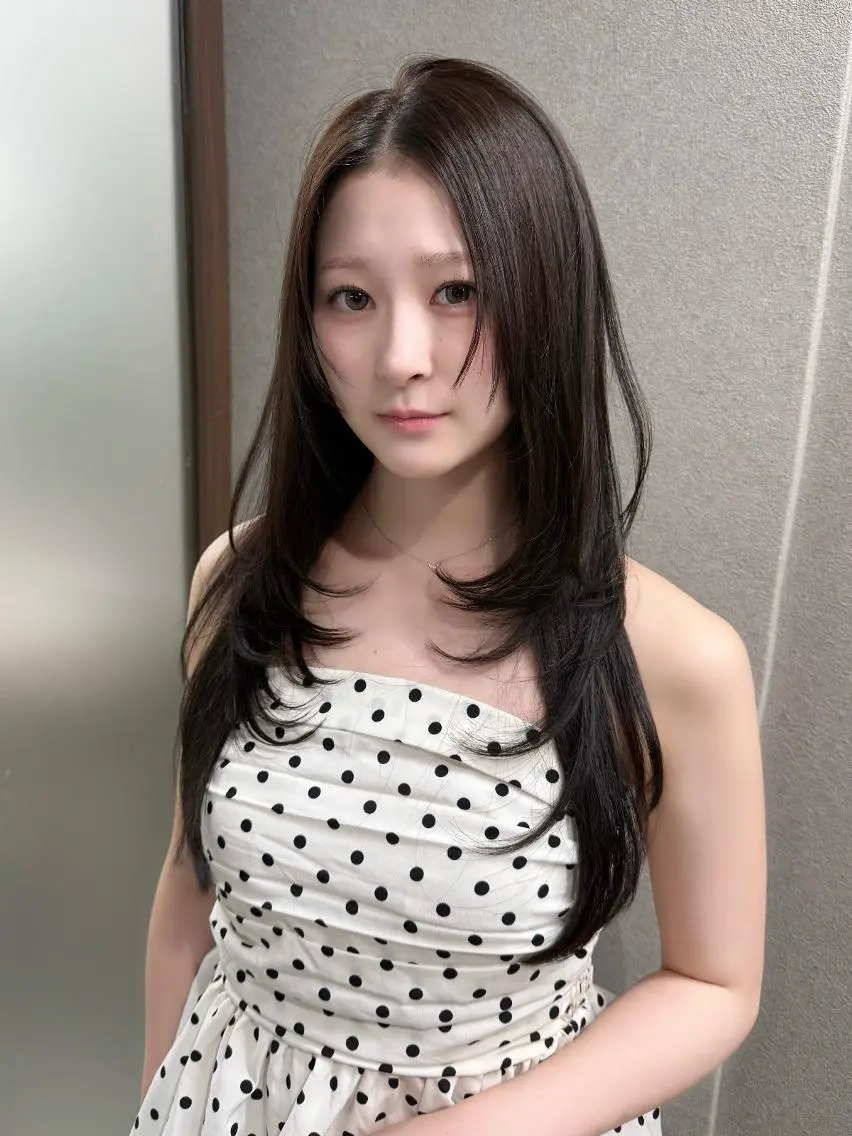 ロング くびれヘア ハイレイヤー 韓国風ヘア レイヤーカット ロング カット ヘアカラー 上之浦 咲那のヘアスタイル