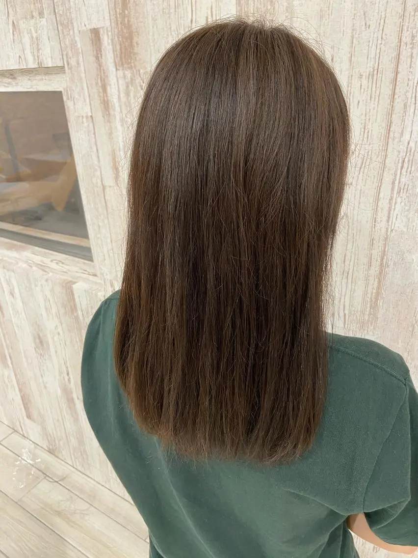 セミロング カラー ブリーチ グレージュ ブリーチなしカラー ヘアカラー Oopsレイヤー 加藤澄都のヘアスタイル