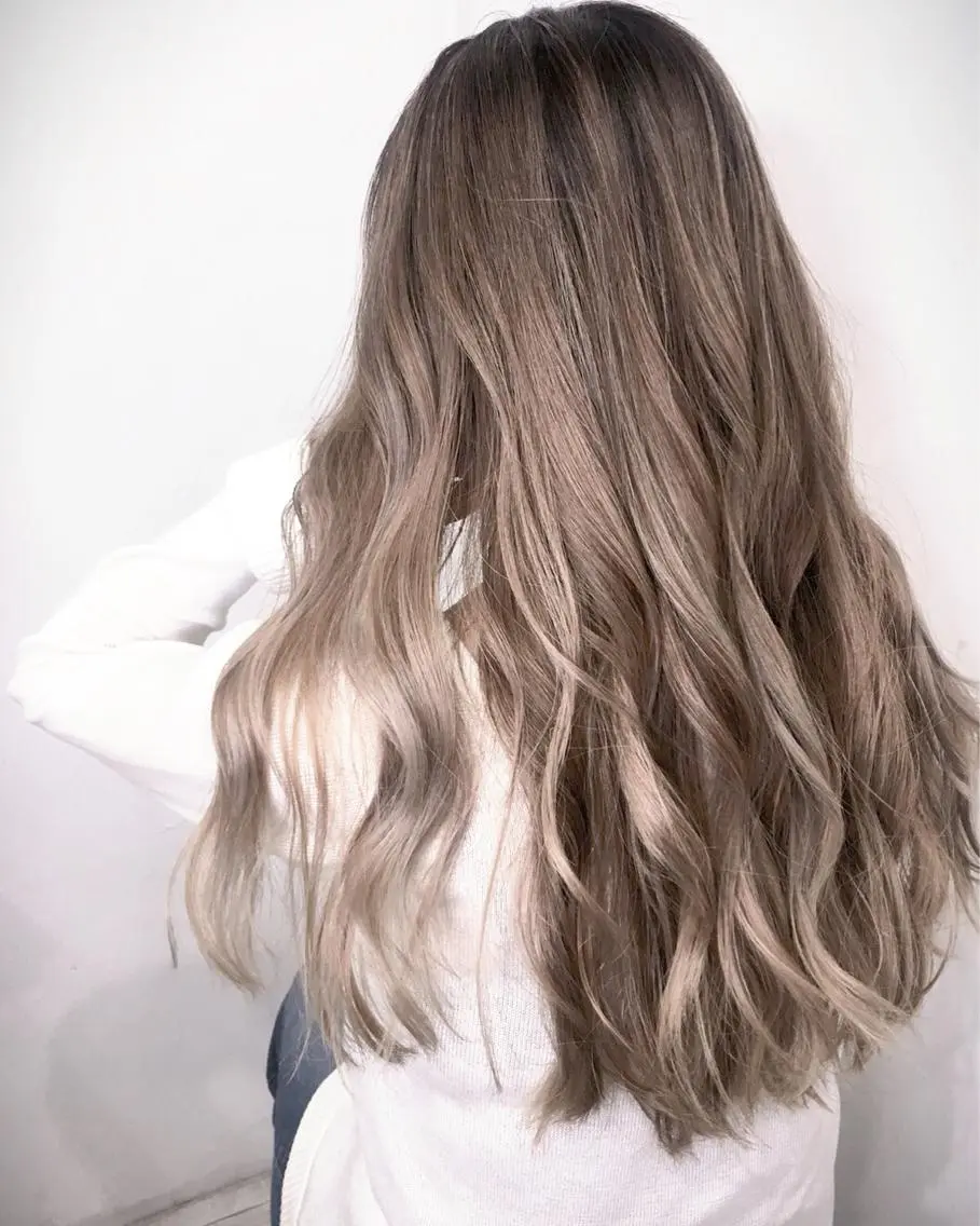 ロング カラー バレイヤージュ デザインカラー レイヤーカット 武内 由貴のヘアスタイル