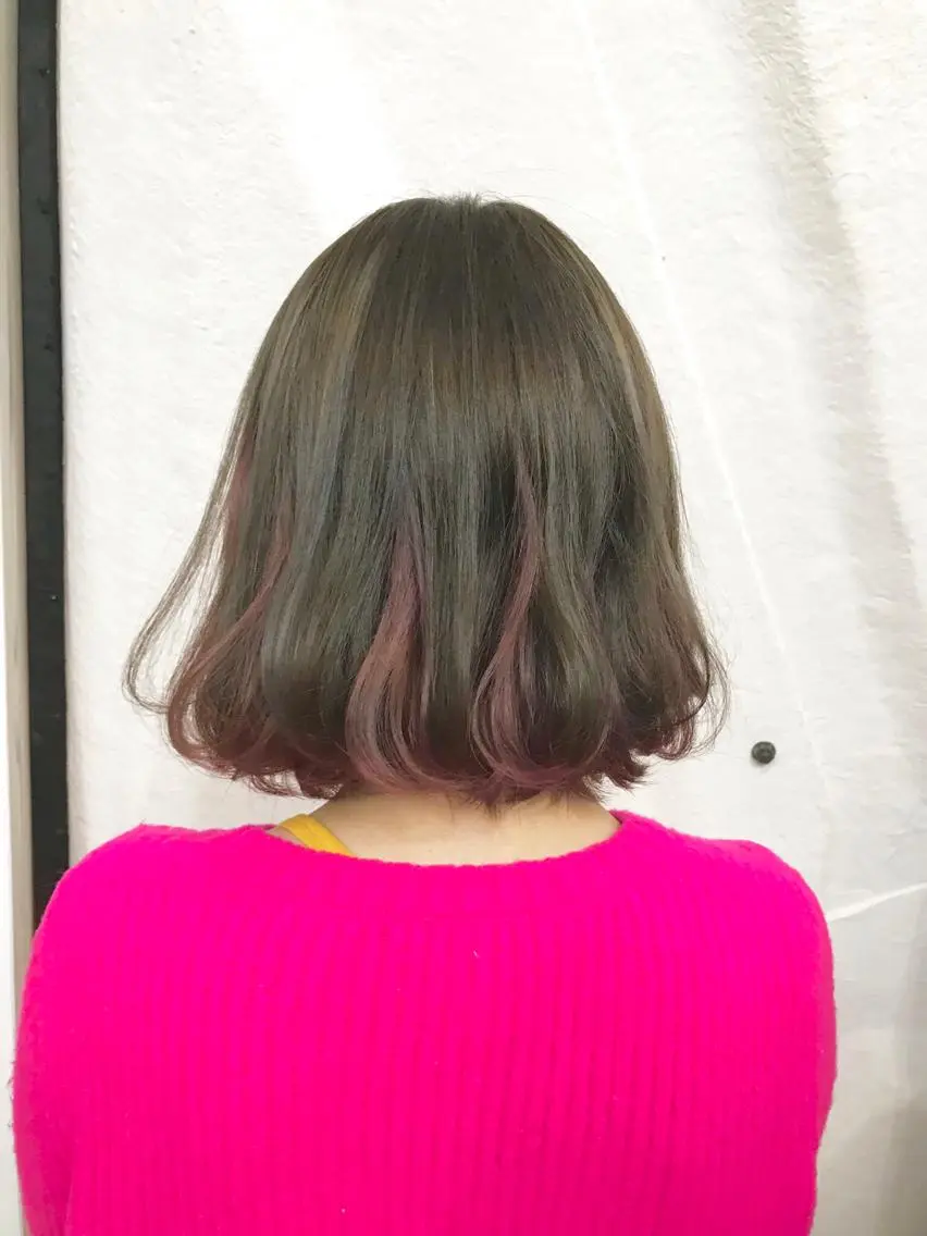 ショート カラー ヘアアレンジ インナーカラー ピンクカラー バイオレットカラー 白髪ぼかしハイライト バレイヤージュヤマトのヘアスタイル