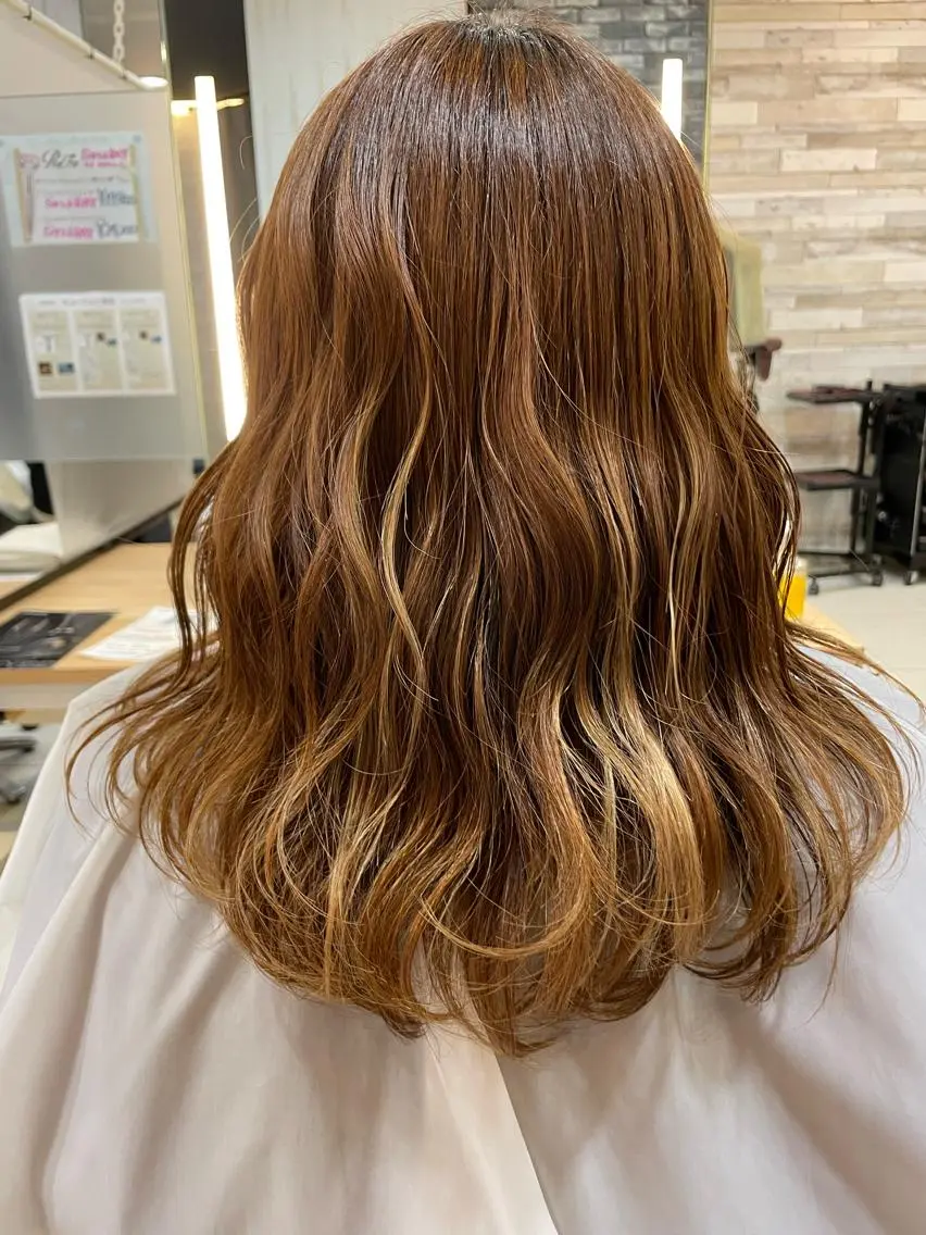 ミディアム カラー カット ヘアカラー パーマ トリートメント ヘアセット ザクザクレイヤー 🍀/ブリーチ/小田のヘアスタイル