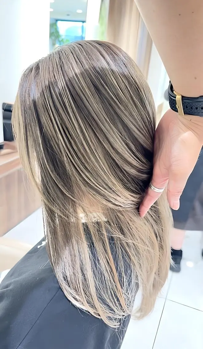 セミロング カラー バレイヤージュ 髪質改善 レイヤーカット カット ヘアカラー トリートメント 山崎俊輔/髪質改善 /バレイヤージュのヘアスタイル