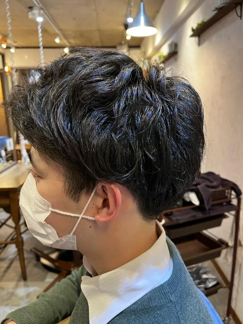 ショート パーマ メンズ ビジネス マッシュ メンズパーマ 刈り上げ 佐藤槙哉 サトウシンヤのヘアスタイル