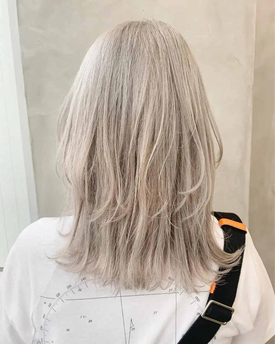 セミロング カラー ヘアカラー 🐝 hachi🐝のヘアスタイル