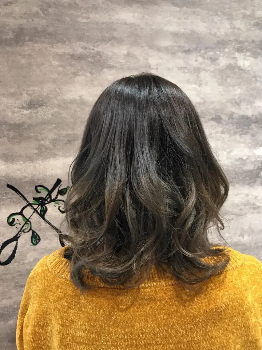 ミディアム カラー グラデーションカラー グレージュ Blanco Color&Careのヘアスタイル