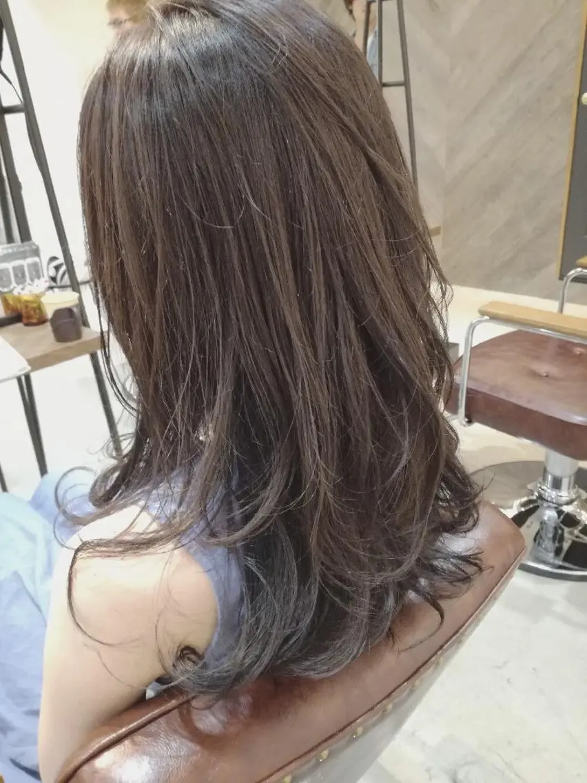ロング カラー パーマ ヘアアレンジ メンズ キッズ マツエク・マツパ ネイル メンズハイライト グラデーションカラー グレージュ ハイライトカラー ハイライト 中津No.1髪質改善 店長✨透ける暗髪のヘアスタイル
