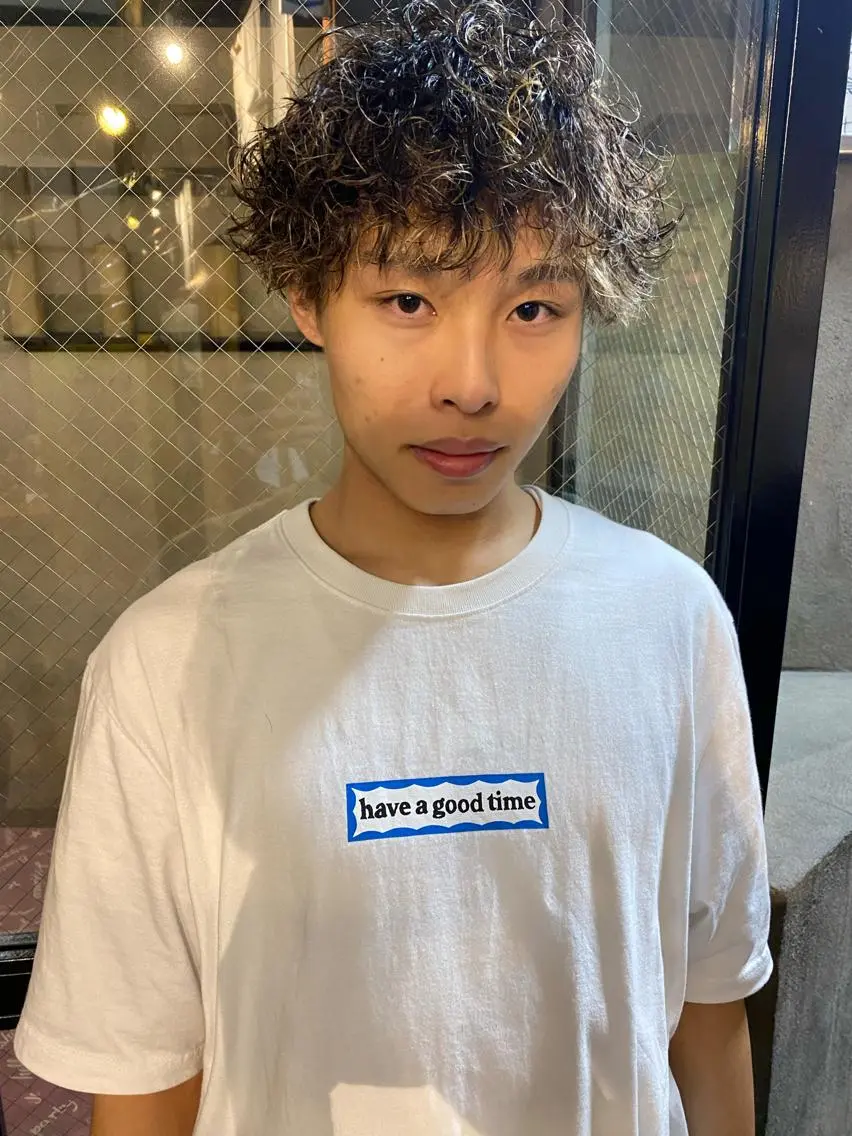 ショート カラー パーマ メンズ メンズブリーチ メンズハイライト メンズインナーカラー メンズパーマ プードルパーマ 💈メンズ短髪特化 ✂︎伊藤大輝💈のヘアスタイル