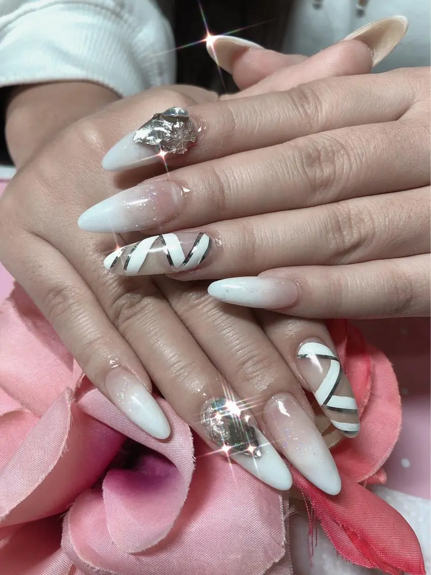 ミディアム ネイル ハンドネイル 《LB》ラブリエ Nail&eyeのマツエク・マツパデザイン