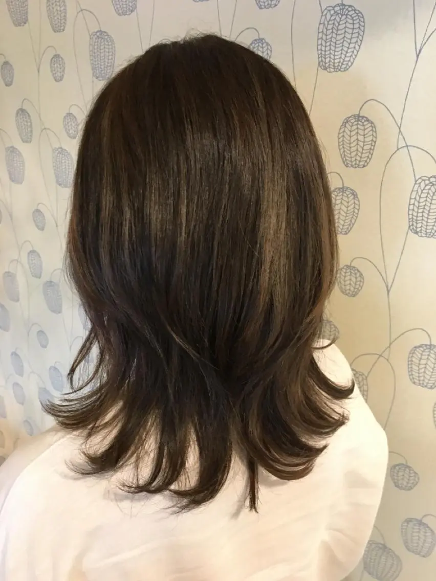 ミディアム くびれヘア ハイライト 坂井 千穂のヘアスタイル