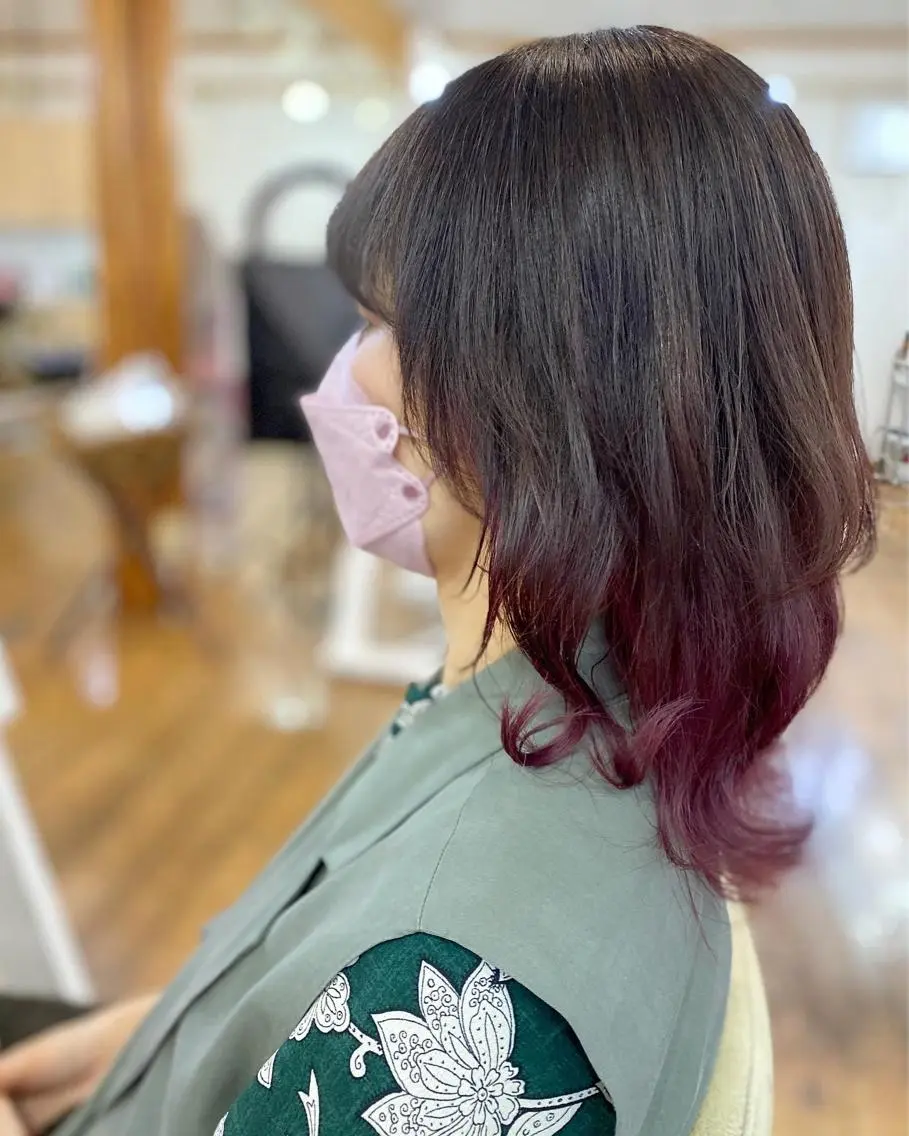 セミロング カラー インナーカラー ウルフカット 荒木 ひろかのヘアスタイル