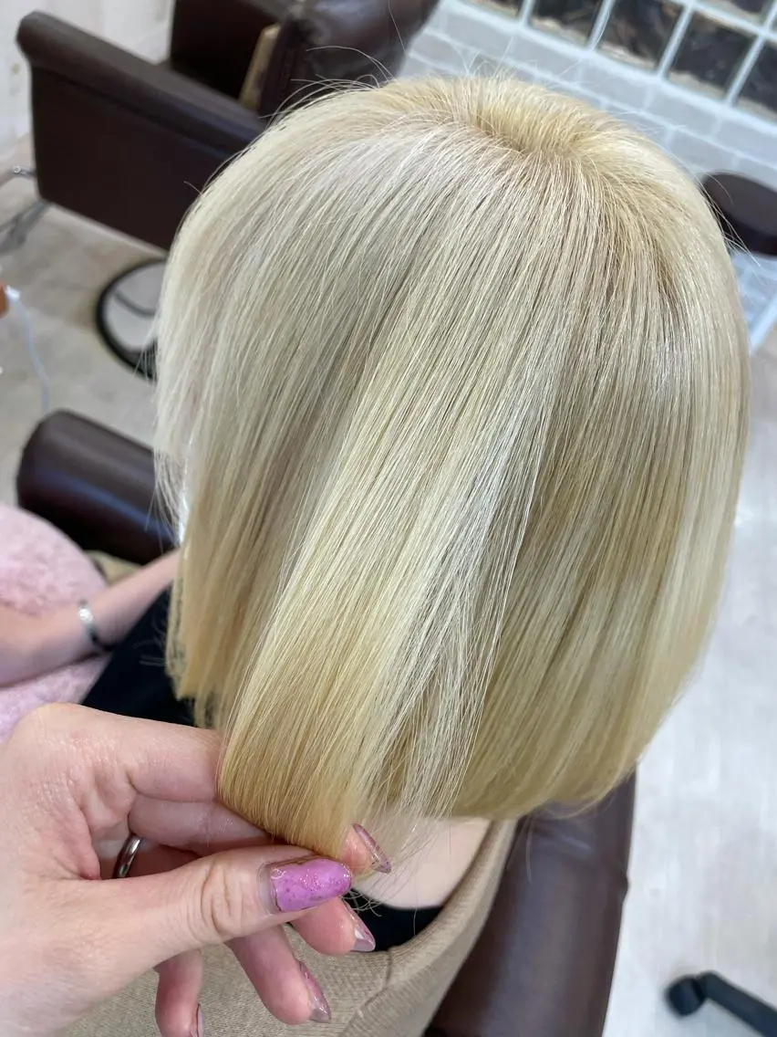 ショート Aujua ソムリエ 勝又舞夏のヘアスタイル