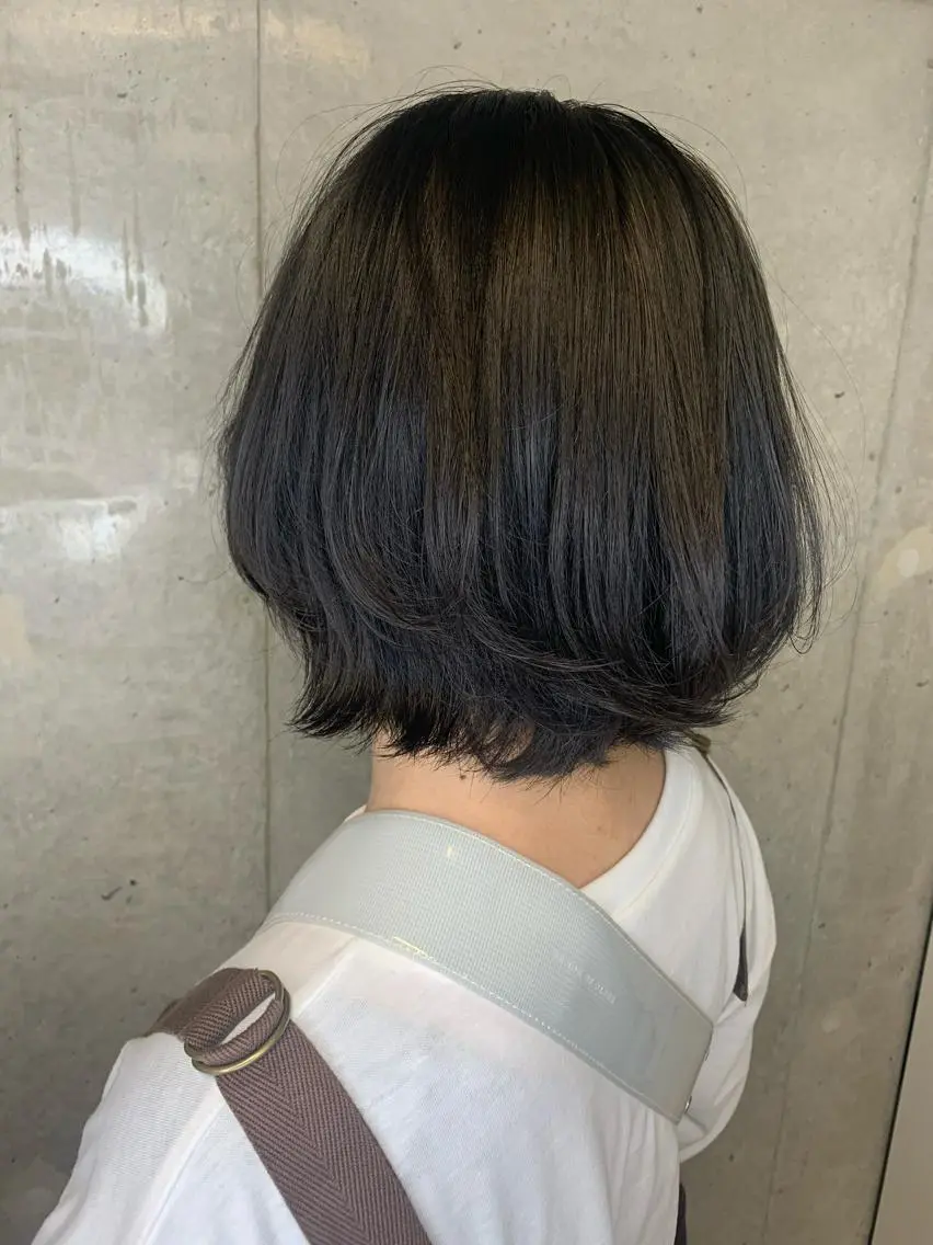 ショート カラー ブルーカラー ブルージュ 梅本 有希のヘアスタイル