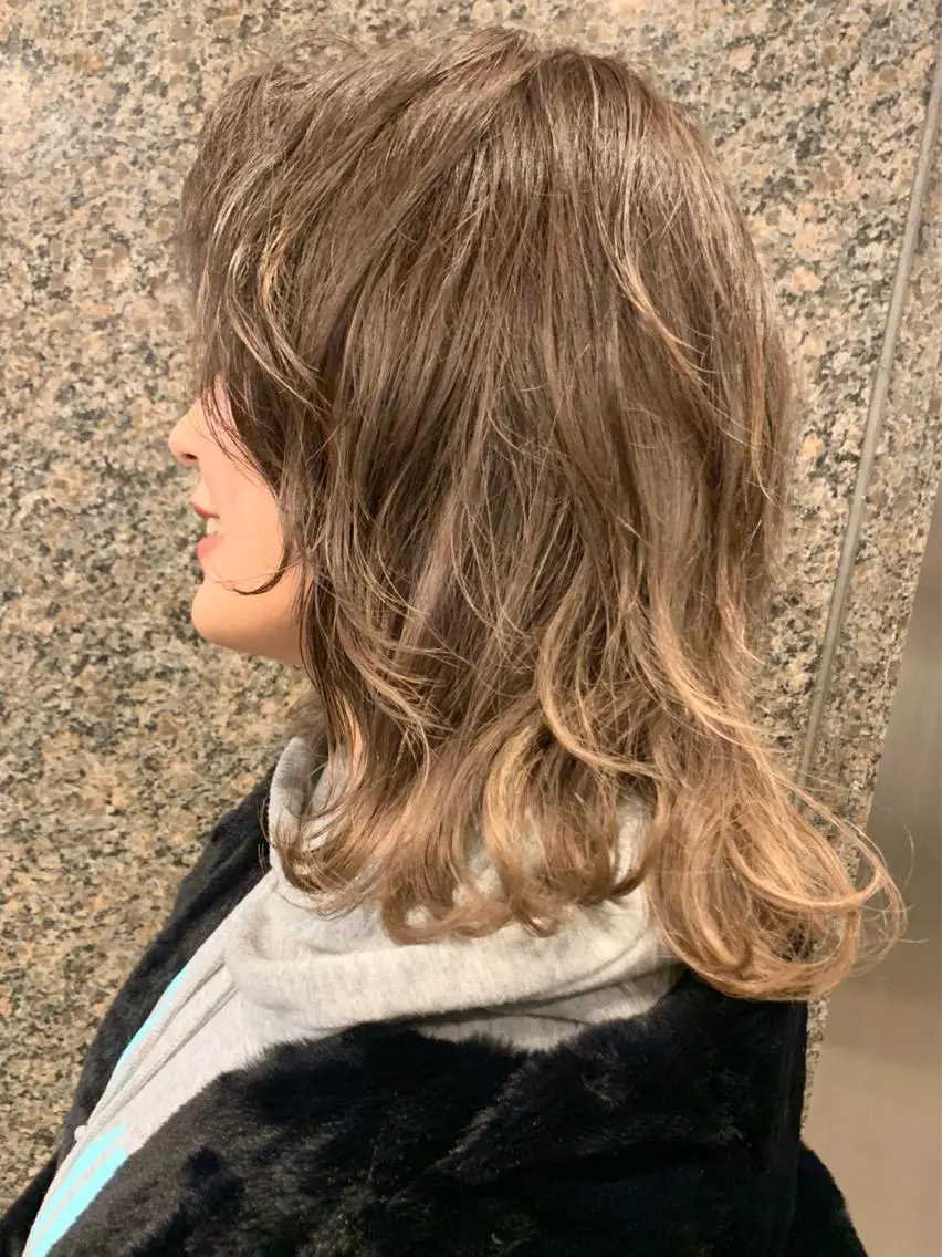 セミロング カラー ハイライトカラー ハイライト ウルフカット ヘアカラー ブリーチ＆カラーが 得意☀️望月宣雄☀️のヘアスタイル