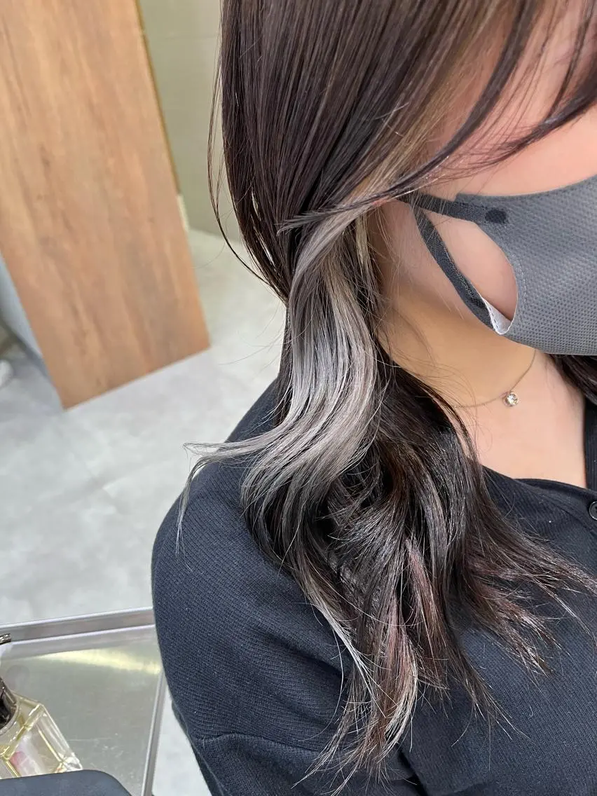 セミロング カラー 木野田 萌のヘアスタイル