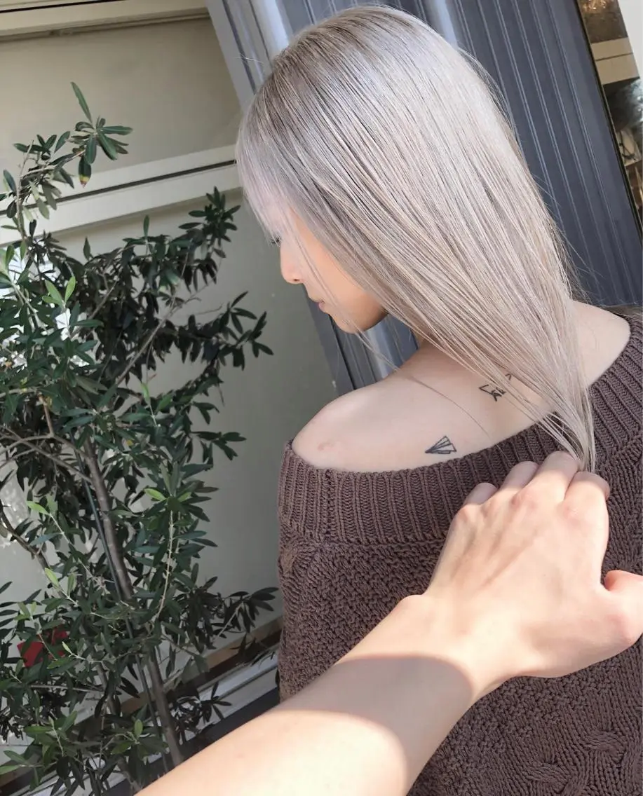 カラー 齋藤 佳以のヘアスタイル