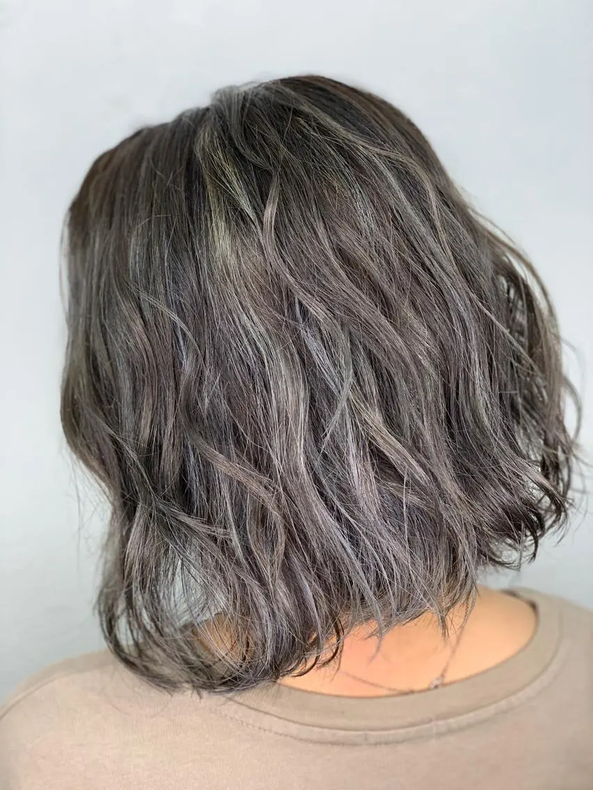 ショート カラー グラデーションカラー グレージュ ハイライトカラー ハイライト ヘアカラー ブリーチ特化 / share 元太のヘアスタイル