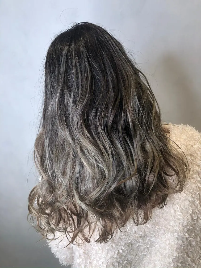 ロング カラー ヘアアレンジ バレイヤージュ ハイライトカラー 3Dハイライト ハイライト レイヤーカット 渡辺　亮/髪質改善 レイヤーカットのヘアスタイル