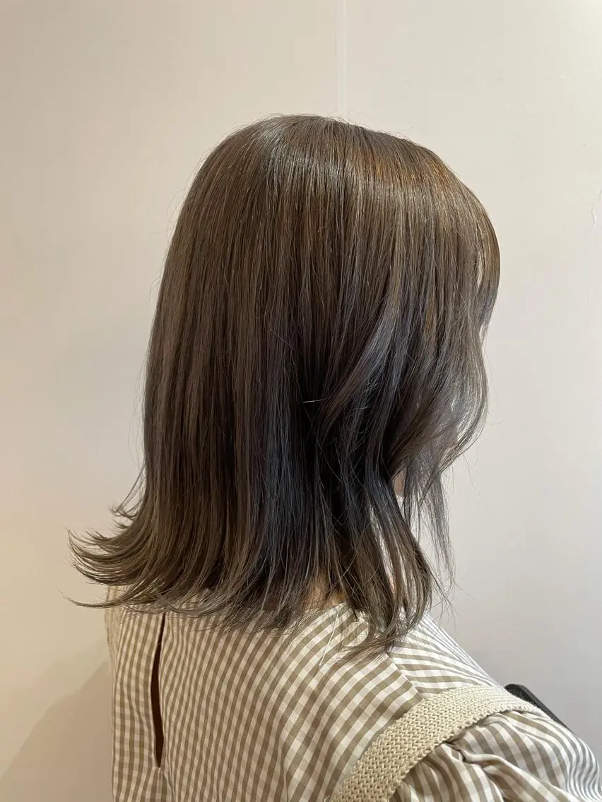 ミディアム カラー 透明感カラー 🩶🩵🩷AIRIのヘアスタイル