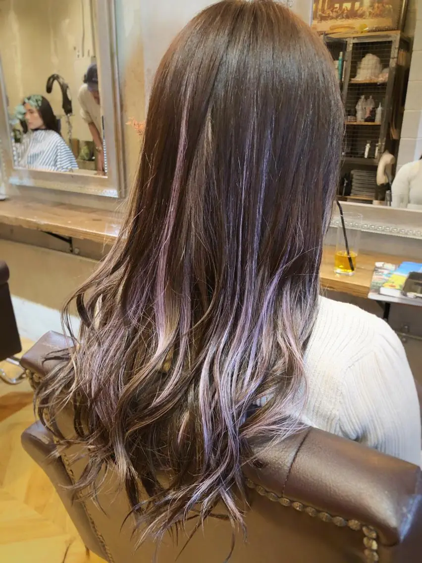 ロング パープルカラー ハイライト エクステ指名No.1 【店長】橘田のヘアスタイル