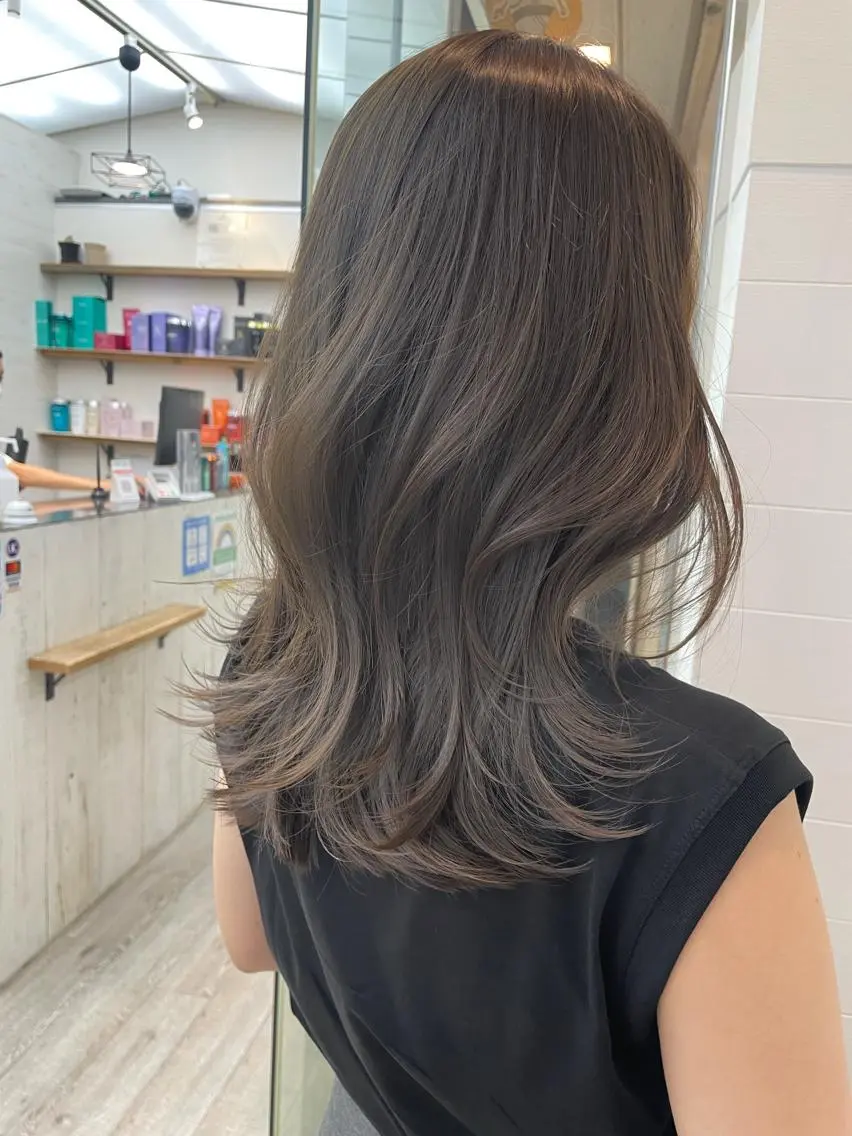 セミロング カラー ヘアアレンジ ベージュカラー 透明感カラー グレージュ イルミナカラー オリーブベージュ カット ヘアカラー トリートメント ヘアセット 前髪顔周り✂️店長 ❤️アマミヤ❤️のヘアスタイル