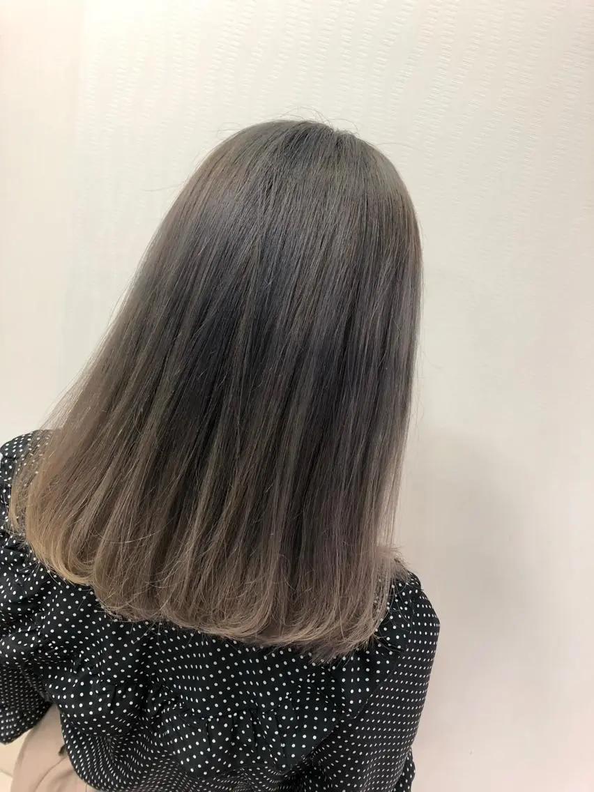 ロング カラー グレージュ ヘアカラー トリートメント 宮下 愛璃紗のヘアスタイル