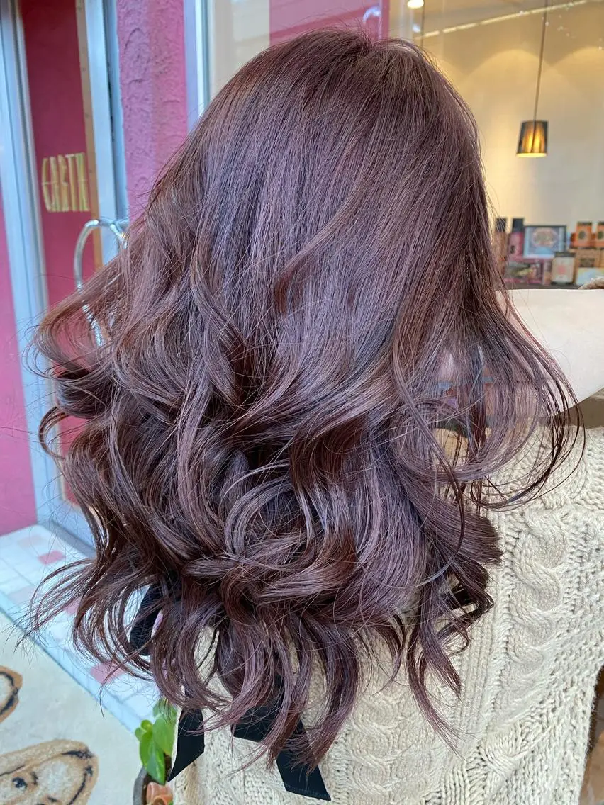 セミロング ラベンダーベージュ ヘアカラー デザインカラー✨新倉 佑奈のヘアスタイル
