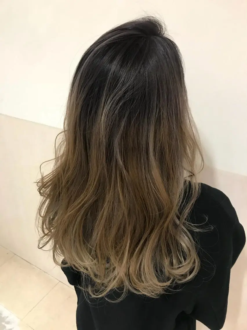 セミロング カラー ベージュカラー ブリーチ 透明感カラー カット ヘアカラー Oopsレイヤー 加藤澄都のヘアスタイル