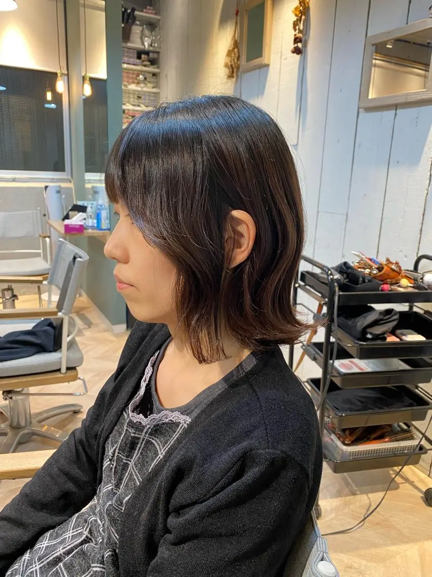 ミディアム 外ハネヘア トリートメント カット ヘアカラー トリートメント 西山 恵太郎のヘアスタイル