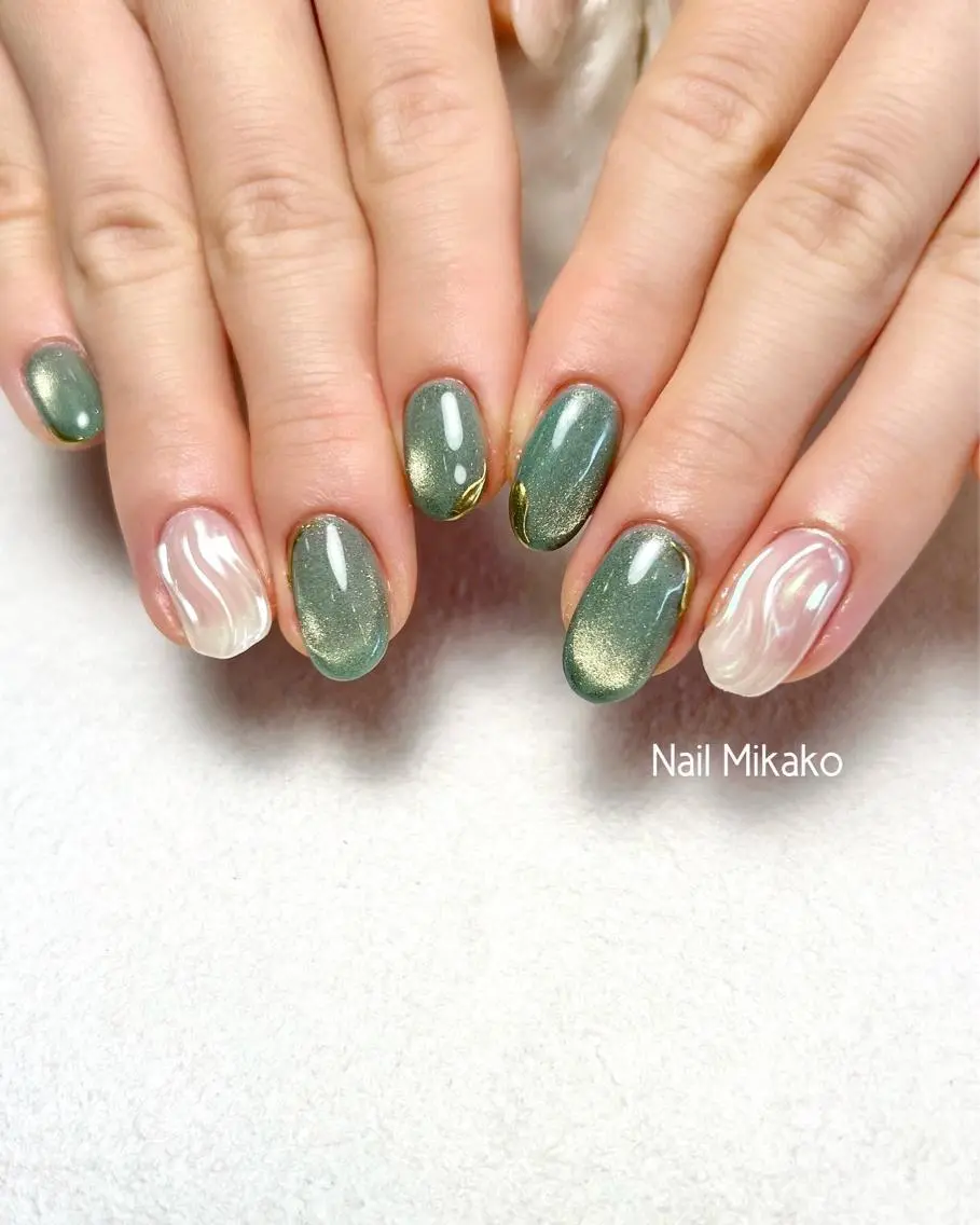 ネイル グリーン マグネットネイル ミラーネイル ニュアンスネイル Nail Mikakoのネイルデザイン
