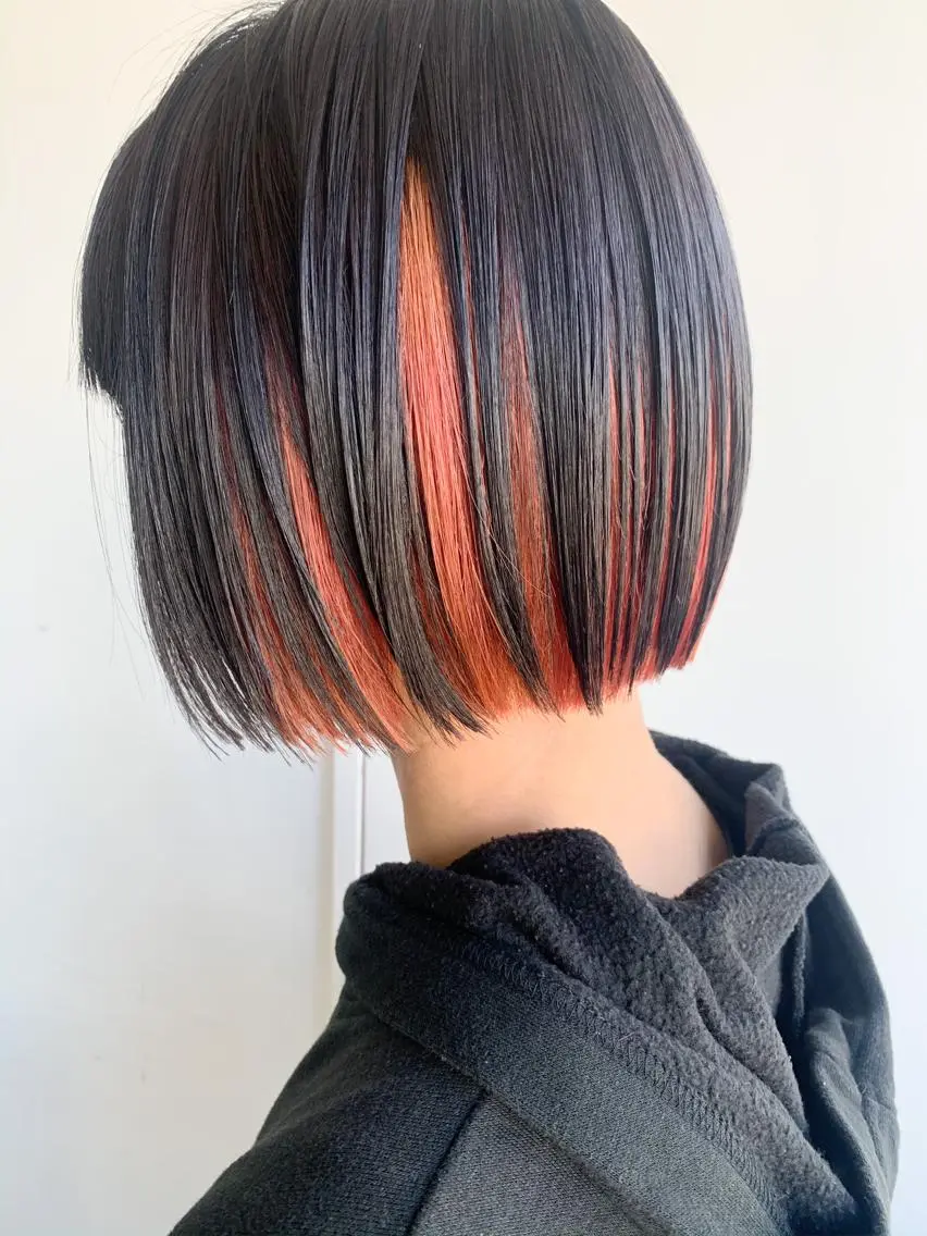 カラー 💜ショート💜 ウルフ、ボブ二色亜美のヘアスタイル